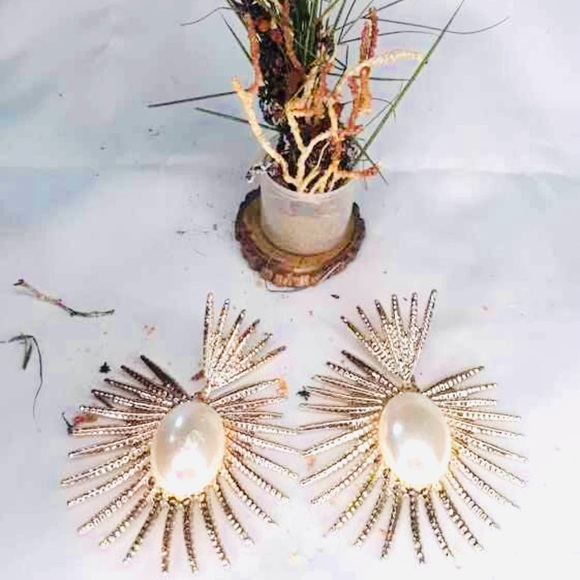 Zara Radiance Large Pearl Heart Crown Sunburst Beam Ray Regal Royal Gold Earring - Picture 14 of 16